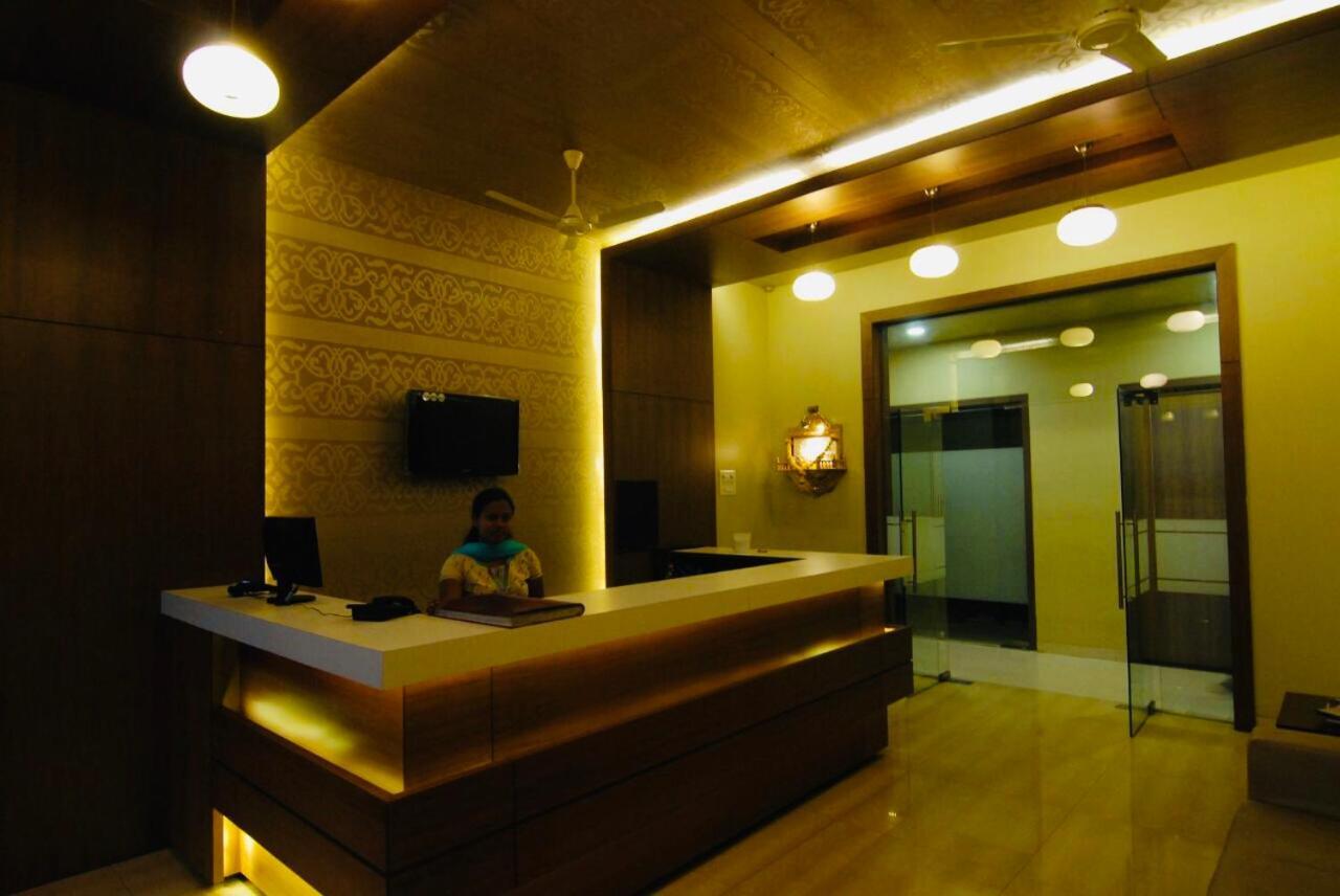 Hotel Western Inn Васаи Экстерьер фото